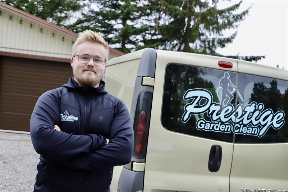 Vasabladet kävi haastattelemassa nuorta yrittäjää ketä imuroi rännejä pohjanmaalla