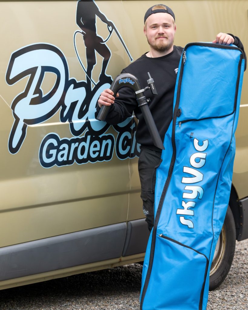 Kuvassa on Prestige Garden Clean perustaja sekä omistaja